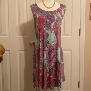 Gorgeous paisley dress in summery colors. Sleeveless with pockets. Size 3XL